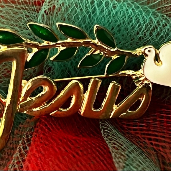 Vintage “Jesus” Dove carrying an Olive Branch Brooch Pin Peace Symbol Gold Tone - Picture 8 of 13